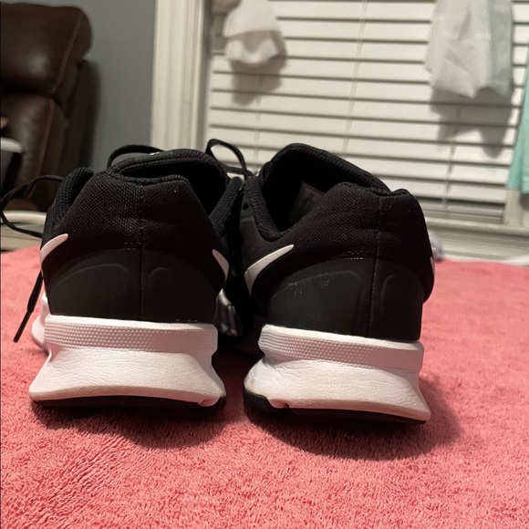 Nike Black and White Athletic Shoes - Picture 5 of 10